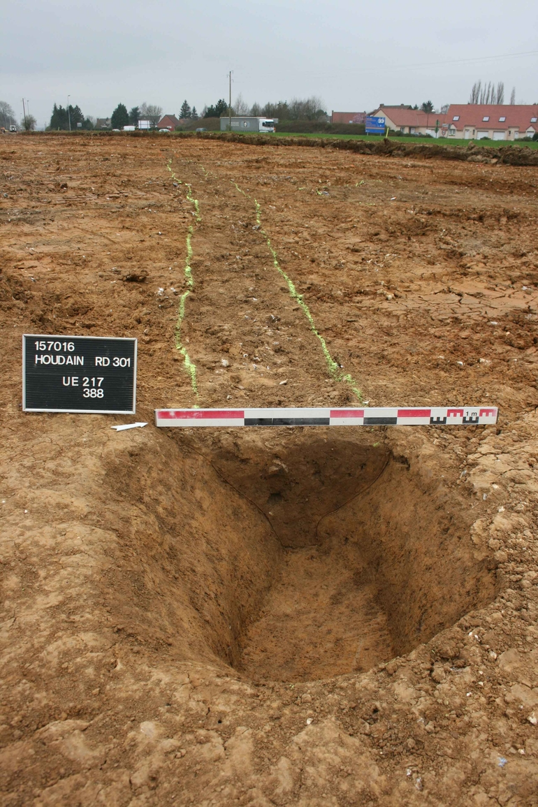 Un des fossés délimitant des espaces agricoles