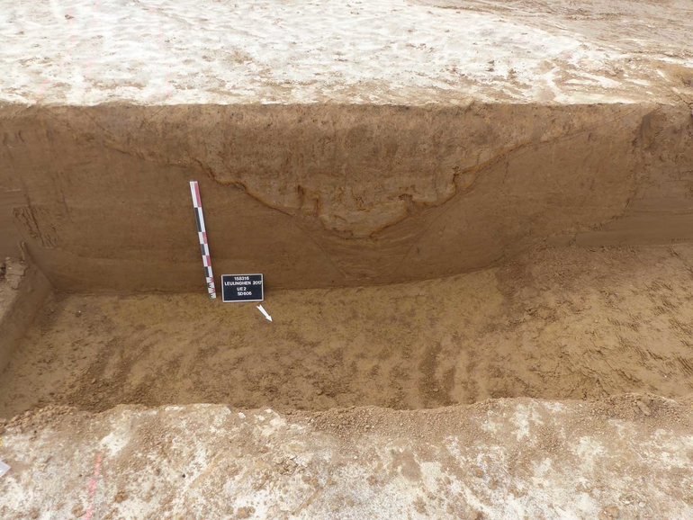 Vue en coupe d'un fossé circulaire