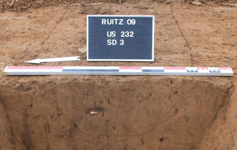 Vue en coupe d'un fossé à Ruitz