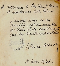 Dédicace manuscrite "À Monsieur le Président Blum. À Madame Léon Blum. J'envoie, avec mon amitié, cet ensemble d'idées et de sentiments qui les touchera peut-être. Louise Weiss. 18 nov. 1936".