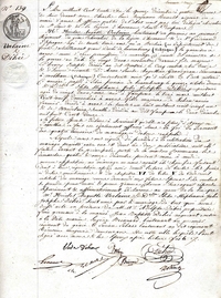 Texte manuscrit sur lequel on lit : "L’an mil huit cent trente et un, le quinze décembre à quatre heures du soir devant nous Charles-Louis-Benjamin Esnault, adjoint du maire d’Arras et officier public de l’état civil, par lui délégué chevalier de St Louis et de la légion d’honneur, sont comparus : M. Nicolas-Auguste Verlaine, lieutenant en premier au premier Régiment du génie, chevalier de la légion d’honneur et de St Ferdinand d’Espagne, âgé de trente trois ans, né à Bertrix (ex département des forêts) actuellement grand Duché de Luxemboug (Belgique) en garnison à Arras, muni d’une permission de mariage ci-jointe du ministre de la guerre en date du vingt deux novembre dernier, fils majeur d’Henry-Joseph décédé au dit Bertrix le cinq ventôse an treize et d’encore vivante dame Anne-Louise-Augustine Grandjean demeurant à Molhan (Belgique), consentante ainsi qu’il résulte de l’acte notarié ci-annexé, passé à Libin, province de Luxembourg le quinze octobre dernier et demoiselle Elisa-Stéphanie-Julie-Josèphe Déhée, propriétaire, âgée de vingt deux ans, née à Fampoux le trois mars mil huit cent neuf, domiciliée à Arras, fille majeure de Julien, ancien fermier, décédé à Arras le trente et un août mil huit cent vingt un et de Madelaine Soualle, décédée au dit Fampoux le deux décembre mil huit cent douze. La future épouse déclare à serment qu’elle n’a plus d’ayeux ni […]. Ce fait est également affirmé dans la foi du serment des quatre témoins du mariage ci-dessous rappelé. Lesquels nous ont requis de procéder à la célébration du mariage projetté entre eux et dont les deux publications ont été faites devant la principale porte de la maison commune les dimanches quatre et onze décembre [du] présent mois à midi. Aucune opposition au mariage ne nous ayant été signifiée faisant droit à leur réquisition après avoir donné lecture de toutes les pièces ci-dessus mentionnées et du chapitre VI du titre V du Code civil intitulé du mariage, avons demandé aux futurs époux s’ils veulent se prendre pour mari et pour femme, chacun d’eux ayant répondu séparément et affirmativement, déclarons au nom de la loi que M. Nicolas-Auguste Verlaine et demoiselle Elisa-Stéphanie-Julie- Josèphe Déhée sont unis par le mariage de tout quoi avons dressé acte en présence de MM. Adolphe Déhée, négociant, cousin de la dite mariée, Eugène Brincard, lieutenant au dit régiment, témoin majeur, demeurant en cette ville, lesquels l’ont signé avec nous et les époux après lecture faite. [signé] Elisa Déhée, Verlaine, Dehée, Esnault, […], Brincard, Dehée". 