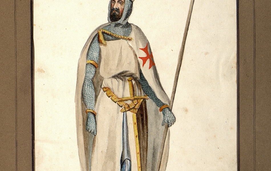 Homme de face avec le visage de profil tenant une lance de la main gauche.  L'homme est vêtu d'une longue tunique et d'une cape blanche sur une cotte de mailles.  Une longue épée est suspendue à sa ceinture.  Il est coiffé d'un petit chapeau blanc avec une croix rouge.