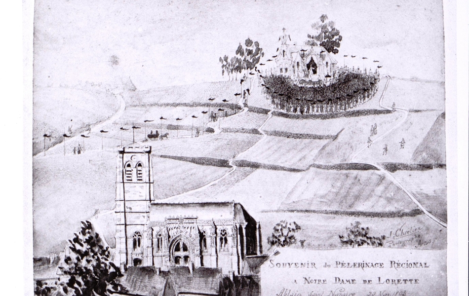 Gravure noir et blanc montrant une église au premier plan. À l'arrière se trouve une chapelle.