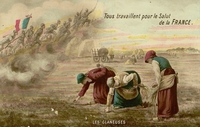 Carte postale couleur montrant des femmes courbées aux travaux des champs, sous cette légende : "Tous travaillent pour le salut de la France". Dans le ciel, l'évocation de soldats s'élançant au combat.
