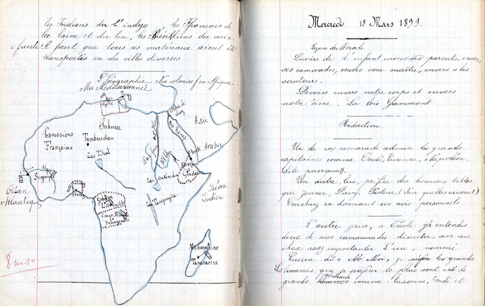 Photographie couleur d'une double page de cahier d'élève manuscrit. À gauche une carte de l'Afrique, à droite, une leçon de morale.