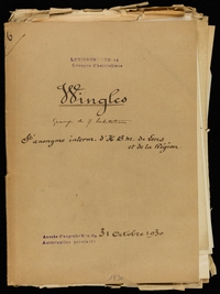 Photographie couleur montrant une couverture de dossier sur lequel il est noté : "Lotissements et groupes d'habitations. Wingles. Groupe de 7 habitations. Société anonyme intermunicipale d'habitations à bon marché de Lens et de la région. Arrêté d'approbation du 31 octobre 1930. Autorisation préalable".