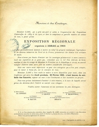 Texte dactylographié sur lequel on lit "Monsieur et cher Concitoyen, Monsieur Lami, qui a pris une part si active à l'organisation des Expositions Universelles de 1889 et de 1900, et dont la compétence en pareille matière est connue de tous, a pensé qu'une exposition régionale organisée à Arras en 1904 et plus particulièrement destinée à mettre en relief les progrès réalisés par l'agriculture et les diverses industries du Nord de la France, présenterait des chances très sérieuses de succès. Nous n'avons pas besoin d'insister sur les avantages qu'assurerait à notre commerce local une exposition de ce genre qui, coïncidant avec la 30e Fête fédérale de Gymnastique et avec le voyage de Monsieur le Président de la République à Arras, ne saurait manquer d'attirer dans notre ville un nombre considérable d'étrangers. Mais une oeuvre aussi importante ne peut être entreprise que si l'on peut compter, pour la mener à bonne fin, sur le concours de tous. Monsieur Lami a bien voulu se mettre à notre disposition pour venir, dans une Conférence qui aura lieu Jeudi prochain, 26 février 1903, à huit heures du soir, Salle des Concerts, exposer ses vues à nos Concitoyens et leur soumettre ses projets. Nous vous prions instamment d'assister à cette réunion, à la suite de laquelle seont prises des décisions dont l'intérêt ne saurait vous échapper. Veuillez agréer l'assurance de nos sentiments distingués. Le maire d'Arras Ad. Lenglet, Le président de la Chambre de commerce d'Arras J. Leloup, le président du tribunal de commerce d'Arras P. Michonneau, le président du Cercle commercial d'Arras N. Bauvin, le président de l'Union des commerçants d'Arras Ségaud".