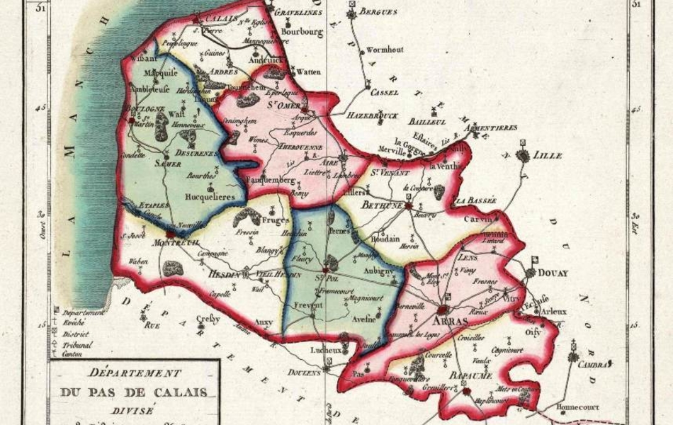 Carte du Pas-de-Calais en couleur montrant le découpage des districts et des cantons.