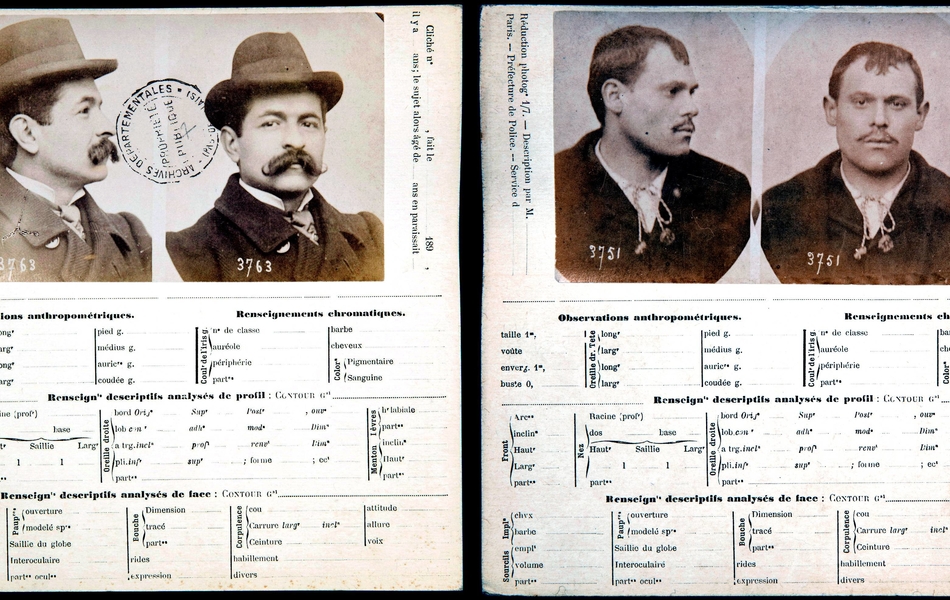 Double page de photographies noir et blanc montrant le visage d'homme de profil et de face. En-dessous, leurs noms, prénoms et professions.
