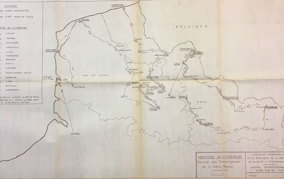 Carte monochrome représentant la région Nord-Pas-de-Calais, sur laquelle on note un tracé légendé.