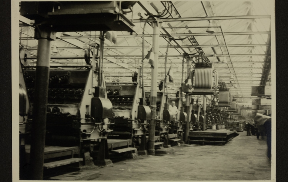 Vue intérieure de l'Usine des "Filés de Calais" le 24 septembre 1959, à l'occasion de visite officielle du Général De Gaulle, Président de la République française.