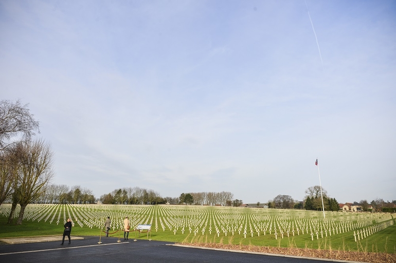 Photographie d'une vue d'ensemble du cimetière français de la Targette